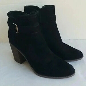 Universal thread Black vegan suede inner zip booties 10